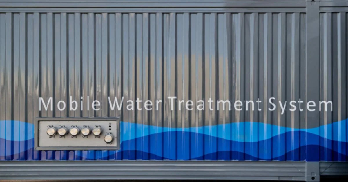 Mobile water treatment system exterior with control valves